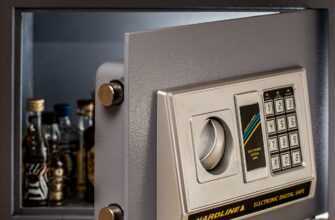 wall safe, digital safe, secure